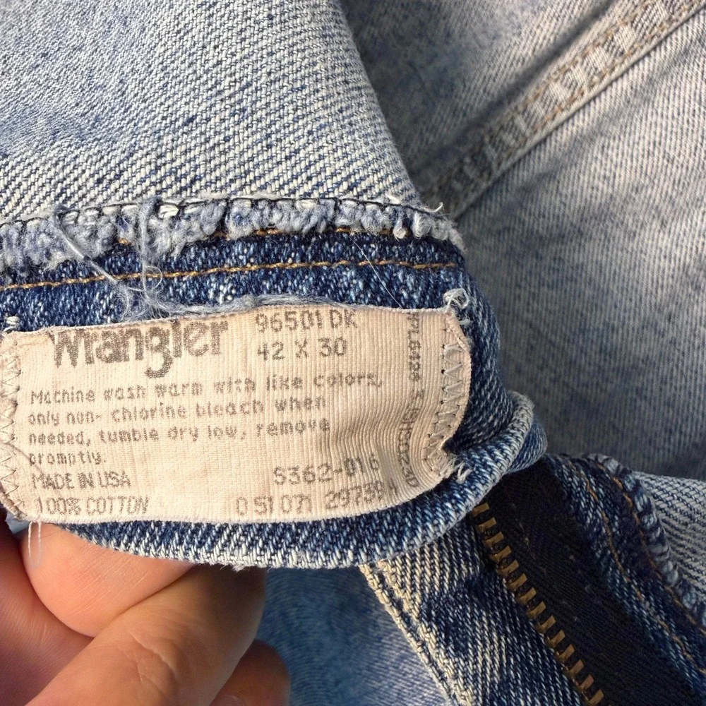 Vintage Wrangler Mens 42x30 Light Wash Straight Leg Denim Jeans USA Made *STAINS